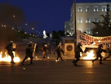 Η κόντρα κυβέρνησης- Δικαιοσύνης παίρνει νέες διαστάσεις μετά τα χθεσινά επεισόδια (βίντεο)
